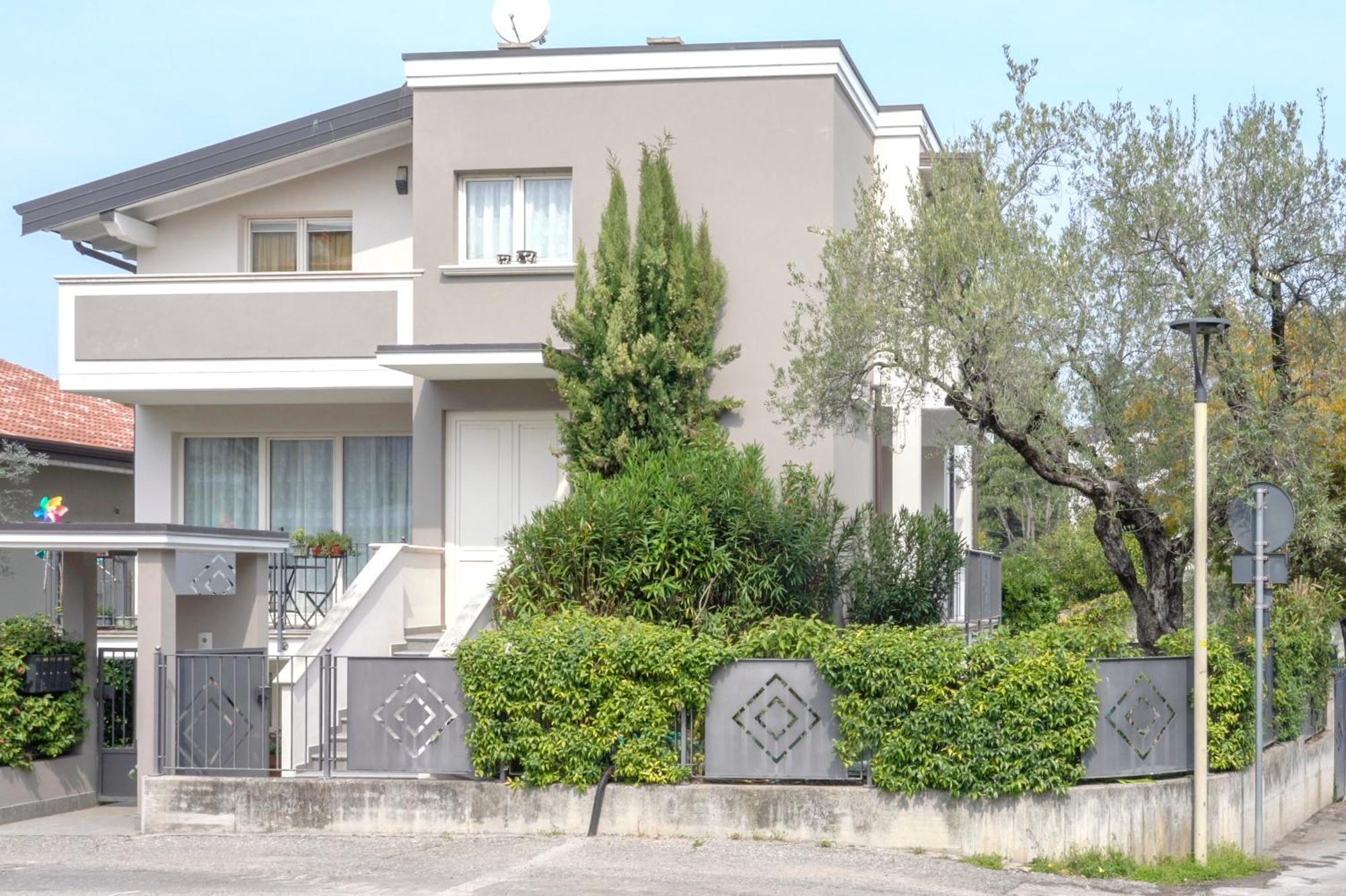 Matteotti Apartments Desenzano del Garda Bagian luar foto